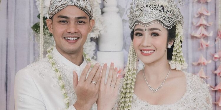 Febby Rastanty dan Drajad Djumantara Resmi Menikah di The Tribrata Darmawangsa Jakarta Selatan pada Sabtu 9112024 FOTOInstagramfebbyrastanty KETIKKABARcom Febby Rastanty dan Drajad Djumantara Resmi Menikah di The Tribrata Darmawangsa Jakarta Selatan pada Sabtu 9112024 FOTOInstagramfebbyrastanty