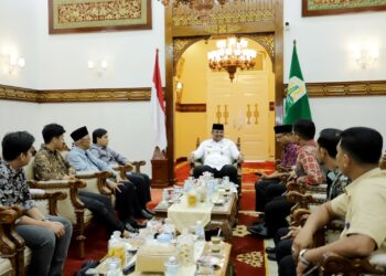 Pj Gubernur Aceh Safrizal, ZA, menerima Audiensi Rektor UIN Ar-Raniry Banda Aceh, Mujiburrahman bersama panitia AIF 2024 di Pendopo Gubernur Aceh, Rabu (18/12/2024).