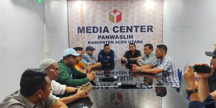 IMG20241201WA0004 KETIKKABARcom Tim Bustami-Fadhil Lapor Dugaan Kecurangan Pilkada Aceh Utara ke Panwaslih