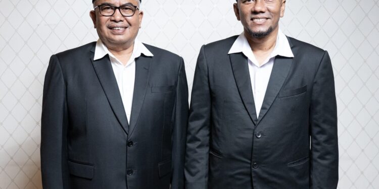 Bustami Hamzah kiri dan Fadhil Rahmi kanan FOTODokIst KETIKKABARcom Bustami Hamzah kiri dan Fadhil Rahmi kanan FOTODokIst