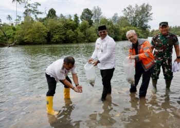 Penjabat Gubernur Aceh, Safrizal ZA, menghadiri acara Quarry Day 2024 SBA, di Krueng Raba, Lhoknga, Aceh Besar, Rabu (18/12/2024). FOTO/Humas