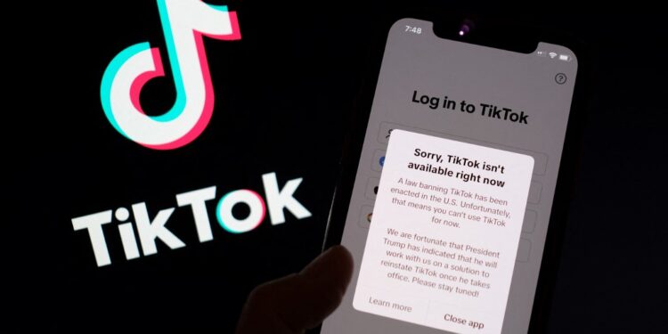Pengguna TikTok di Amerika Serikat tak lagi bisa akses TikTok FOTOChris DelmasAFP Ⓒ Hak cipta foto di atas dikembalikan sesungguhnya kepada pemilik foto