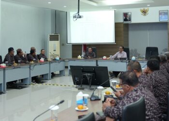 USK menerima kunjungan audiensi dari Cabang Dinas Pendidikan Wilayah Kabupaten Naga Raya untuk membahas peluang kerja sama di Ruang Balai Senat USK, Banda Aceh, Kamis (21/1/2025). FOTO/Humas