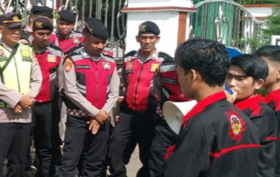 Ⓒ Hak cipta foto di atas dikembalikan sesungguhnya kepada pemilik foto KETIKKABARcom Ⓒ Hak cipta foto di atas dikembalikan sesungguhnya kepada pemilik foto
