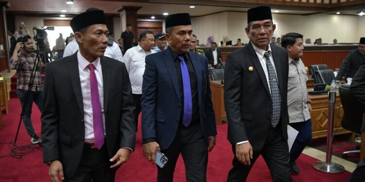Plt Sekda Aceh Muhammad Diwarsyah saat menghadiri paripurna DPRA di gedung DPR Aceh Rabu 22012025 FOTOHumprov KETIKKABARcom Plt Sekda Aceh Muhammad Diwarsyah saat menghadiri paripurna DPRA di gedung DPR Aceh Rabu 22012025 FOTOHumprov