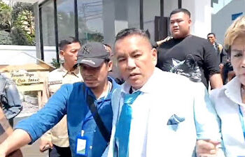 Mukanya Pucat dan Tak Fokus saat Ditanya!