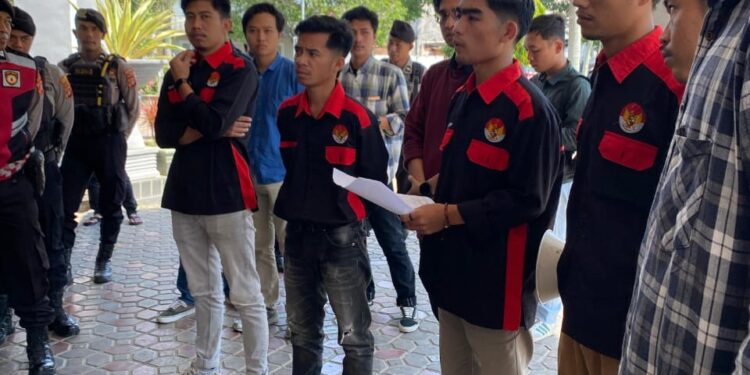 Ⓒ Hak cipta foto di atas dikembalikan sesungguhnya kepada pemilik foto KETIKKABARcom Ⓒ Hak cipta foto di atas dikembalikan sesungguhnya kepada pemilik foto