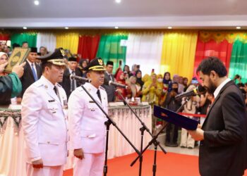 Gubernur Aceh Muzakir Manaf, mengambil sumpah jabatan dan melantik Drs. Haili Yoga M.Si, sebagai Bupati Aceh Tengah, dan Muchsin Hasan M.Sp sebagai Wakil Bupati Aceh Tengah periode 2025-2030, pada Rapat Paripurna DPRK Aceh Tengah , di Gedung Olahraga Seni (GOS) Aceh Tengah, Selasa, 18/2/2025.