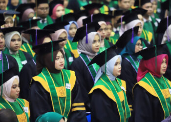 Para wisudawan mengikuti upacara wisuda ke-164 USK di gedung AAC Dayan Dawood, Darussalam, Banda Aceh, Rabu (12/2/2025). FOTO:HUMAS USK