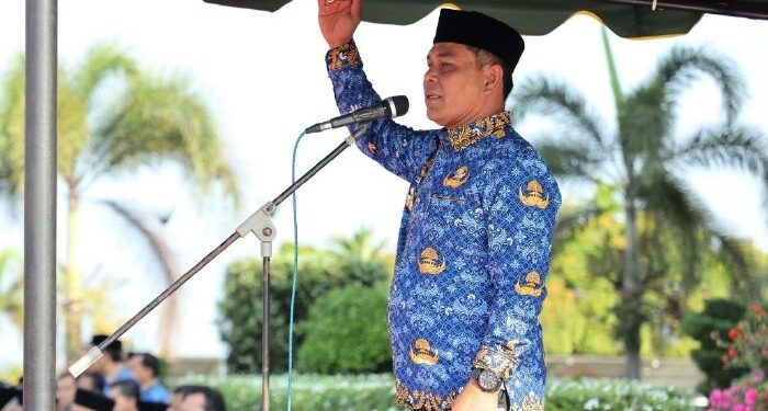 Bupati Aceh Besar H Muharram Idris memberi Arahan Saat Apel Perdana OPD di halaman Kantor Bupati Aceh Besar Senin 1722025 FOTO HUMAS