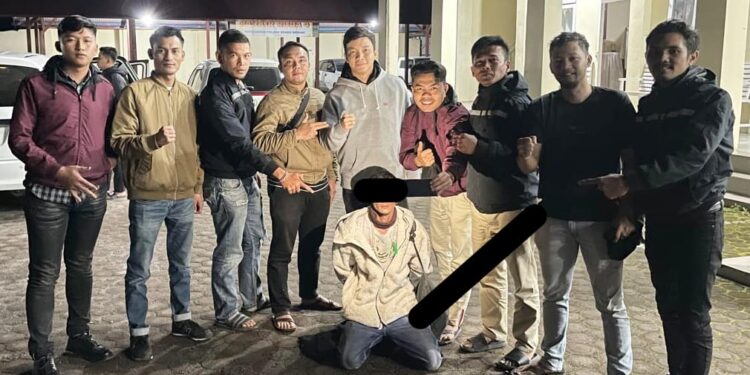 Personel Satreskrim Polres Bener Meriah berhasil pelaku pembunuhan berinisial EA 31 yang merupakan suami korban ditangkap di Kampung Brangun Teleden Kecamatan Bandar Bener Meriah pada Jumat 3112025 FOTOPenmas KETIKKABARcom Personel Satreskrim Polres Bener Meriah berhasil pelaku pembunuhan berinisial EA 31 yang merupakan suami korban ditangkap di Kampung Brangun Teleden Kecamatan Bandar Bener Meriah pada Jumat 3112025 FOTOPenmas