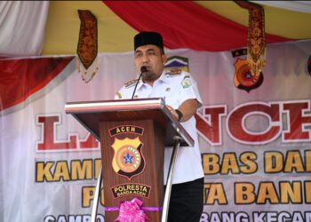 Pj Bupati Aceh Besar Muhammad Iswanto, S.STP, MM menyampaikan sambutan dalam acara Lauching Kampung Bebas Narkoba, di Halaman Meunasah Gampong Lam Sabang, Kecamatan Kuta Baro, Aceh Besar, Rabu (05/02/2025). FOTO/MC ACEH BESAR