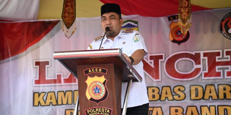 Pj Bupati Aceh Besar Muhammad Iswanto SSTP MM menyampaikan sambutan dalam acara Lauching Kampung Bebas Narkoba di Halaman Meunasah Gampong Lam Sabang Kecamatan Kuta Baro Aceh Besar Rabu 05022025 FOTOMC ACEH BESAR KETIKKABARcom Pj Bupati Aceh Besar Muhammad Iswanto SSTP MM menyampaikan sambutan dalam acara Lauching Kampung Bebas Narkoba di Halaman Meunasah Gampong Lam Sabang Kecamatan Kuta Baro Aceh Besar Rabu 05022025 FOTOMC ACEH BESAR