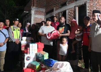 Pj Bupati Aceh Besar Respon Cepat, Bantu Korban Kebakaran di Gampong Lamtadok
