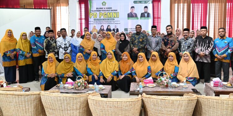 Ketua PGMNI Aceh Besar Ardiah MAg Ketua PGMNI Aceh Ismaidar MPd foto bersama pengurus seusai pelantikan Ketua PGMNI Kabupaten Aceh Besar di Aula Dekranasda Gampong Gani Kecamatan Ingin Jaya Aceh Besar FOTOMC ACEH BESAR KETIKKABARcom Ketua PGMNI Aceh Besar Ardiah MAg Ketua PGMNI Aceh Ismaidar MPd foto bersama pengurus seusai pelantikan Ketua PGMNI Kabupaten Aceh Besar di Aula Dekranasda Gampong Gani Kecamatan Ingin Jaya Aceh Besar FOTOMC ACEH BESAR