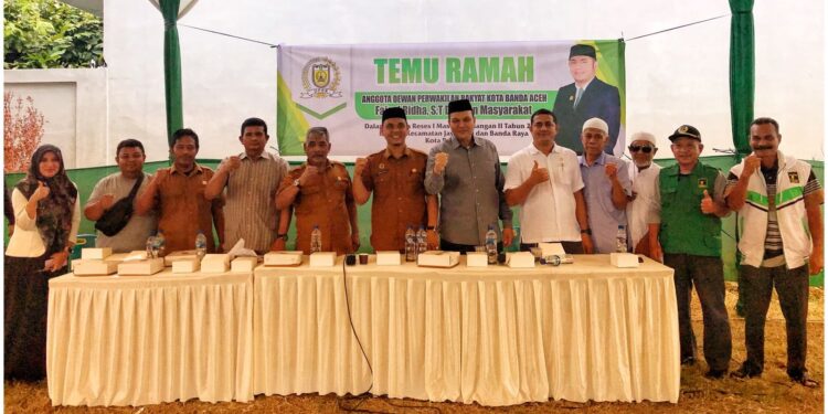 Anggota DPRK Banda Aceh Faisal Ridha ST saat kegiatan reses I masa persidangan II Tahun 2025 daerah pemilihan Dapil IV Kecamatan Jaya Baru dan Banda Raya di Gampong Lamteumen Timur Selasa 25022025FOTOHUMAS