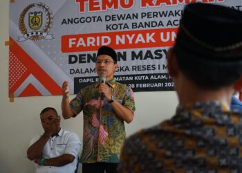 Farid Nyak Umar saat menghadiri Reses I Masa Persidangan II Anggota Dewan Perwakilan Rakyat Kota DPRK Banda Aceh di Aula Serba Guna Masjid Al Huda Gampong Laksana Minggu 2322025