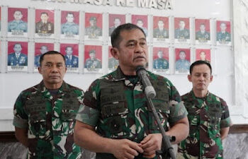 KSAD Jenderal TNI Maruli Simanjuntak memberikan keterangan di Baturaja, Sumatera Selatan, Rabu (12/3/2025). [ANTARA/Ho-Humas TNI AD]/Ⓒ Hak cipta foto di atas dikembalikan sesungguhnya kepada pemilik foto.