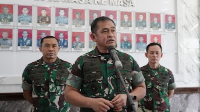 KSAD Jenderal TNI Maruli Simanjuntak memberikan keterangan di Baturaja Sumatera Selatan Rabu 1232025 ANTARAHoHumas TNI ADⒸ Hak cipta foto di atas dikembalikan sesungguhnya kepada pemilik foto KETIKKABARcom KSAD Jenderal TNI Maruli Simanjuntak memberikan keterangan di Baturaja Sumatera Selatan Rabu 1232025 ANTARAHo Humas TNI ADⒸ Hak cipta foto di atas dikembalikan sesungguhnya kepada pemilik foto