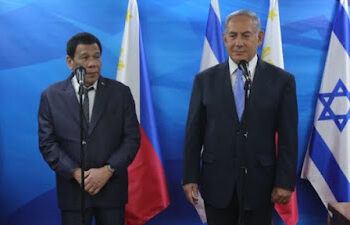 Prime Minister Benjamin Netanyahu and Philippine President Rodrigo Duterte (photo credit: MARC ISRAEL SELLEM)/Ⓒ Hak cipta foto di atas dikembalikan sesungguhnya kepada pemilik foto.