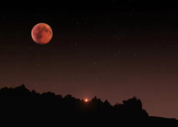 Fenomena Bulan Merah Darah Muncul di Malam Ramadhan 2025, Pertanda Apa?