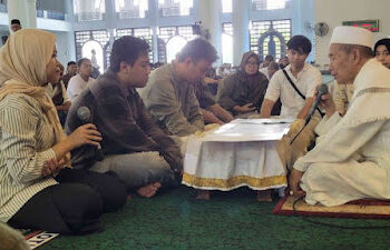 Kakak-Adik Masuk Islam, Seorang Cewek Ikrar Syahadat Air Matanya Langsung Mengalir