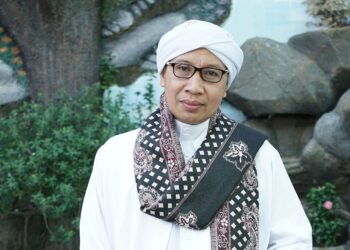 Prof. KH.Yahya Zainul Ma'arif, Lc., M.A., Ph.D. (Buya Yahya) [FOTO/Wikipedia]