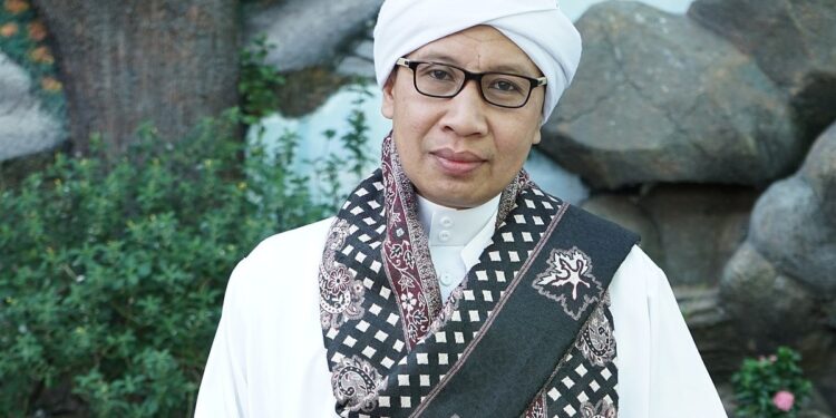 Prof KHYahya Zainul Maarif Lc MA PhD Buya Yahya FOTOWikipedia KETIKKABARcom Prof KHYahya Zainul Maarif Lc MA PhD Buya Yahya FOTOWikipedia