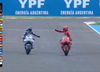 Marc Marquez saat melakukan selebarasi usai memenangkan balapan di sirkuit Autodromo Termas de Rio Hondo, Argentina, Senin (17/3/2025) dini hari. FOTO/Tangkapan Layar. Ⓒ Hak cipta foto di atas dikembalikan sesungguhnya kepada pemilik foto