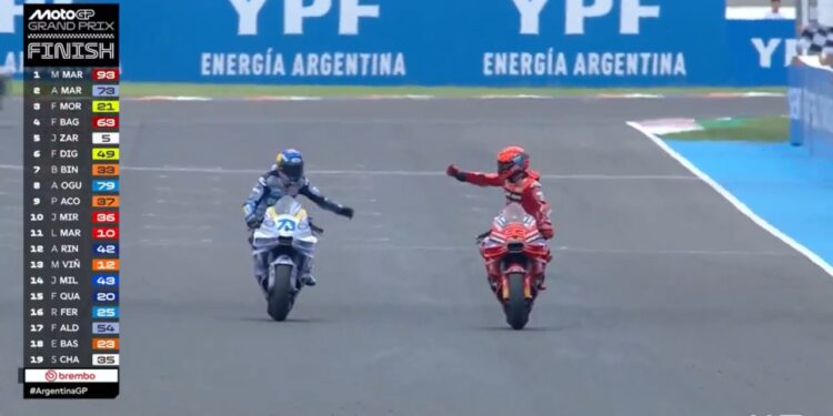 Marc Marquez saat melakukan selebarasi usai memenangkan balapan di sirkuit Autodromo Termas de Rio Hondo Argentina Senin 1732025 dini hari FOTOTangkapan Layar Ⓒ Hak cipta foto di atas dikembalikan sesungguhnya kepada pemilik foto KETIKKABARcom Marc Marquez saat melakukan selebarasi usai memenangkan balapan di sirkuit Autodromo Termas de Rio Hondo Argentina Senin 1732025 dini hari FOTOTangkapan Layar Ⓒ Hak cipta foto di atas dikembalikan sesungguhnya kepada pemilik foto