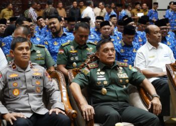 Panglima Komando Daerah Militer Iskandar Muda (Pangdam IM), Mayor Jenderal TNI Niko Fahrizal, M.Tr.(Han), menghadiri rapat koordinasi bersama Forum Koordinasi Pimpinan Daerah (Forkopimda) serta para Bupati dan Walikota se-Aceh di Gedung Anjong Mon Mata, Banda Aceh, Senin (17/3/25).