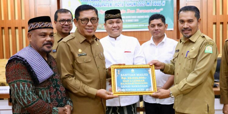 Plt Sekda Aceh Drs Alhudri MM mewakili Gubernur Aceh melaksanakan pelepasan Tim Safari Ramadan Pemerintah Aceh ke KabupatenKota se Aceh di Gedung Serbaguna Kantor Gubernur Senin 1032025 KETIKKABARcom Plt Sekda Aceh Drs Alhudri MM mewakili Gubernur Aceh melaksanakan pelepasan Tim Safari Ramadan Pemerintah Aceh ke KabupatenKota se Aceh di Gedung Serbaguna Kantor Gubernur Senin 1032025
