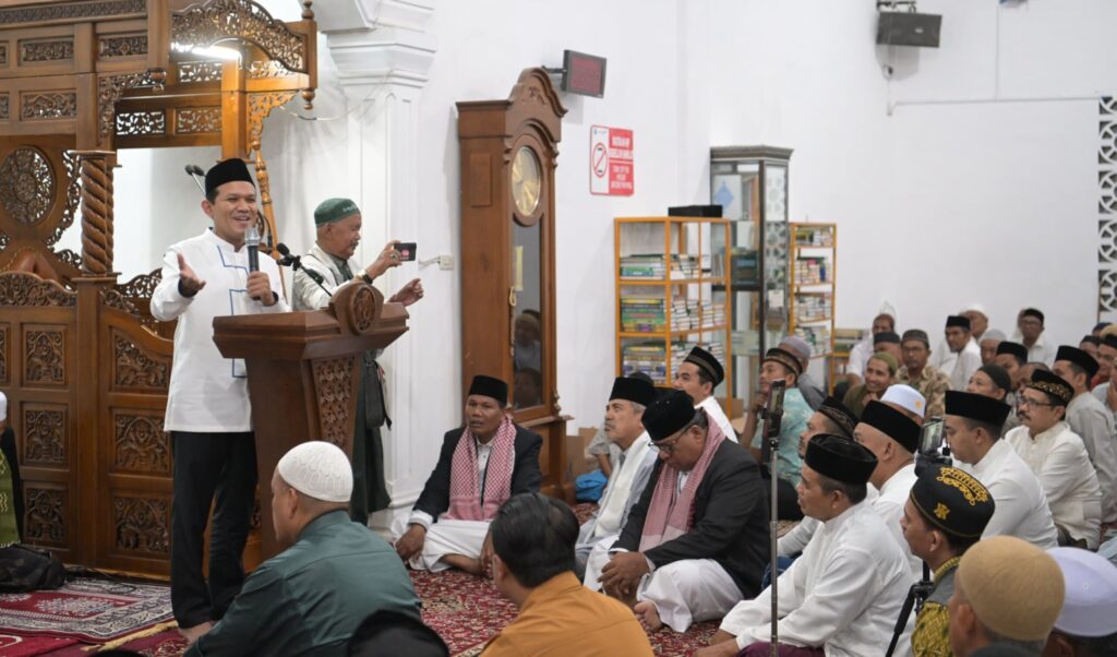 Wakil Gubernur Aceh H Fadhlullah SE memimpin safari Ramadan pemerintah Aceh di Masjid Jamik Gampong Lancang Garam Kota Lhokseumawe Kamis 13 Maret 2025 KETIKKABARcom Wakil Gubernur Aceh H Fadhlullah SE memimpin safari Ramadan pemerintah Aceh di Masjid Jamik Gampong Lancang Garam Kota Lhokseumawe Kamis 13 Maret 2025