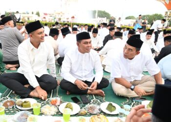 Bupati Aceh Besar H Syech Muharram Idris menghadiri buka puasa bersama di halaman Masjid Raya Baiturrahman, Banda Aceh, Minggu (16/03/2025) sore. FOTO/MC ACEH BESAR