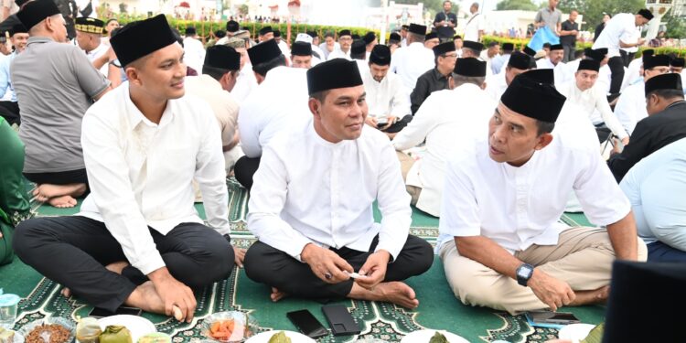 Bupati Aceh Besar H Syech Muharram Idris menghadiri buka puasa bersama di halaman Masjid Raya Baiturrahman Banda Aceh Minggu 16032025 sore FOTOMC ACEH BESAR KETIKKABARcom Bupati Aceh Besar H Syech Muharram Idris menghadiri buka puasa bersama di halaman Masjid Raya Baiturrahman Banda Aceh Minggu 16032025 sore FOTOMC ACEH BESAR