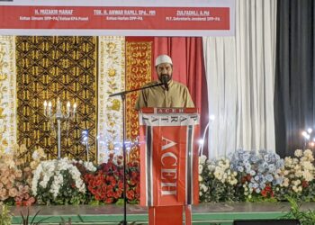 Ketua DPP Partai Aceh, Muzakir Manaf saat memberikan kata sambutan pada acara buka puasa bersama DPD Partai Aceh di Gedung BMA, Banda Aceh, Rabu (26/3/2025). FOTO: KETIKKABAR.com/Mirja Barona