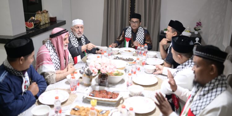 Ketua DPRK Banda Aceh Irwansyah ST menjamu Syech Barjas Daud dan Syech Khalil asal Palestina di Rumah Dinas Ketua DPRK Jumat 28022025 KETIKKABARcom Ketua DPRK Banda Aceh Irwansyah ST menjamu Syech Barjas Daud dan Syech Khalil asal Palestina di Rumah Dinas Ketua DPRK Jumat 28022025