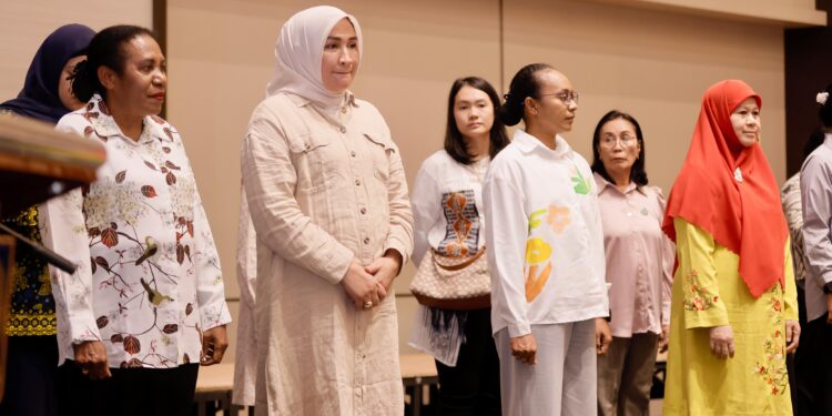 Marlina Usman istri Gubernur Aceh Muzakir Manaf mengikuti gladi pelantikan Ketua TP PKK TP Posyandu periode 20252030 di Aryanusa Ballroom Lantai III Menara Danareksa Jl Medan Merdeka Selatan No14 Gambir Jakarta Pusat Rabu 192 Pelantikan dijadwalkan berlangsung Kamis 202 FOTOHumas BPPA KETIKKABARcom Marlina Usman istri Gubernur Aceh Muzakir Manaf mengikuti gladi pelantikan Ketua TP PKK TP Posyandu periode 2025 2030 di Aryanusa Ballroom Lantai III Menara Danareksa Jl Medan Merdeka Selatan No14 Gambir Jakarta Pusat Rabu 192 Pelantikan dijadwalkan berlangsung Kamis 202 FOTOHumas BPPA