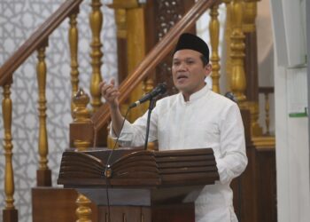 Wakil Gubernur Aceh, H. Fadhlullah, SE, memimpin Safari Ramadan pemerintah Aceh di Masjid Raya Labui, Kecamatan Pidie, Kabupaten Pidie, Selasa, 11 Maret 2025. Safari Ramadan ini merupakan bagian dari upaya pemerintah Aceh untuk mendekatkan diri dengan masyarakat.