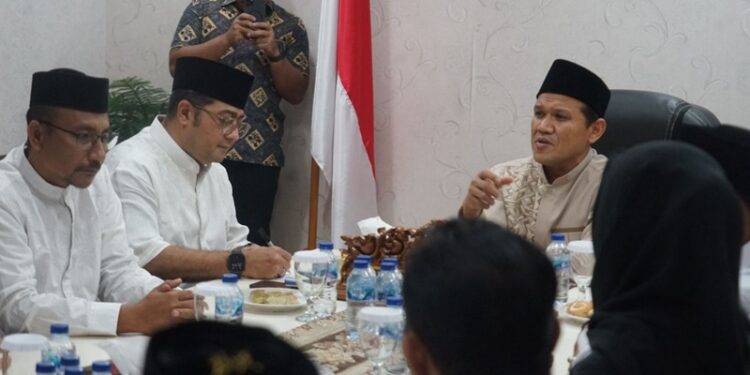 Wakil Gubernur Aceh Fadhlullah saat rapat bersama Forbes DPRDPD RI di Jakarta Sabtu 1532025 FOTOHumas BPPA KETIKKABARcom Wakil Gubernur Aceh Fadhlullah saat rapat bersama Forbes DPR DPD RI di Jakarta Sabtu 1532025 FOTOHumas BPPA