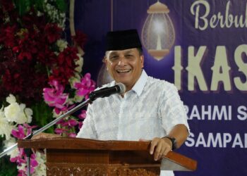 Pangdam IM, Mayor Jenderal TNI Niko Fahrizal, M.Tr.(Han)., saat memberikan kata sambutan pada acara buka puasa bersama yang diselenggarakan oleh Ikatan Alumni SMP Negeri 1 Banda Aceh (Ikaspensa) angkatan 1985, di Auditorium RRI Banda Aceh pada Senin (24/03/2025)