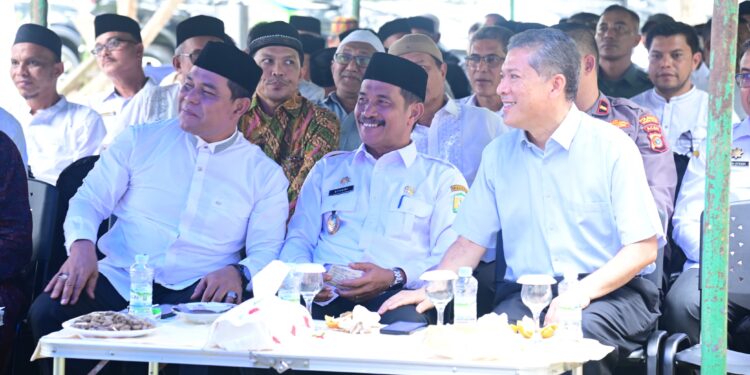 Bupati Aceh Besar H Muharram Idris dan Wakil Bupati Drs Syukri A Jalil menghadiri kegiatan Halal Bi Halal dan Silaturrahmi Keluarga Besar IKAPTK Kabupaten Aceh Besar dan pengurus Balee Beut Arbain di Kompleks Balee Arbain Marzuki Yahya Gampong Meunasah Manyet Kecamatan Ingin Jaya Rabu 942025 FOTOMC ACEH BESAR KETIKKABARcom Bupati Aceh Besar H Muharram Idris dan Wakil Bupati Drs Syukri A Jalil menghadiri kegiatan Halal Bi Halal dan Silaturrahmi Keluarga Besar IKAPTK Kabupaten Aceh Besar dan pengurus Balee Beut Arbain di Kompleks Balee Arbain Marzuki Yahya Gampong Meunasah Manyet Kecamatan Ingin Jaya Rabu 942025 FOTOMC ACEH BESAR