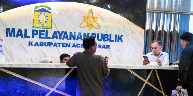 Petugas Mal Pelayanan Publik MPP melayani berbagai keperluan masyarkat di MPP Lambaro Kecamatan Ingin Jaya Aceh Besar Rabu 09042025 FOTOMC ACEH BESAR KETIKKABARcom Petugas Mal Pelayanan Publik MPP melayani berbagai keperluan masyarkat di MPP Lambaro Kecamatan Ingin Jaya Aceh Besar Rabu 09042025 FOTOMC ACEH BESAR