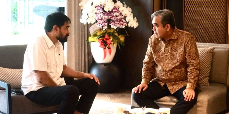 Gubernur Aceh Muzakir Manaf berbincang dengan Ketua MPR RI Ahmad Muzani di rumah dinas Ketua MPR di Kompleks Widya Candra Jakarta Selatan Kamis 10 April 2025 Foto Humas BPPA KETIKKABARcom Gubernur Aceh Muzakir Manaf berbincang dengan Ketua MPR RI Ahmad Muzani di rumah dinas Ketua MPR di Kompleks Widya Candra Jakarta Selatan Kamis 10 April 2025 Foto Humas BPPA