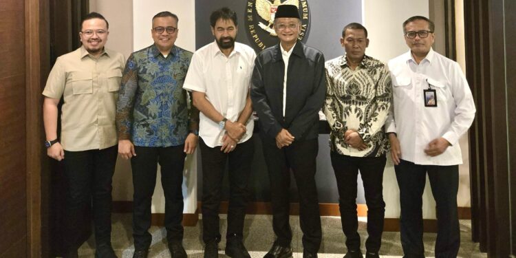 Gubernur Aceh bertandang ke Kantor Kementerian Pekerjaan Umum dan Perumahan Rakyat PUPR dan disambut langsung oleh Menteri PU Dody Hanggodo bersama Sekjen Kementerian PUPR Muhammad Zainal Fatah Kamis 1042025 FOTO HUMAS BPPA KETIKKABARcom Gubernur Aceh bertandang ke Kantor Kementerian Pekerjaan Umum dan Perumahan Rakyat PUPR dan disambut langsung oleh Menteri PU Dody Hanggodo bersama Sekjen Kementerian PUPR Muhammad Zainal Fatah Kamis 1042025 FOTO HUMAS BPPA