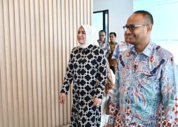 Ketua TP PKK Aceh Marlina bersama Dirjen Perumahan Pedesaan , Dr Drs Imran, MSi, M.A.Cd melakukan pertemuan di Kantor Dirjen Perumahan Perdesaan KemenPKP RI di Jakarta Selatan, Jumat, 11 April 2025. (Foto: Humas BPPA)