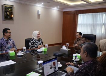 Bunda PAUD Aceh, Ny Marlina Marzuki, di dampingi Kadis Pendidikan Aceh Marthunis, silahturahmi & diskusi dengan Direktur Jenderal Pendidikan Anak Usia Dini, Pendidikan Dasar dan Pendidikan Menengah, Dr. Gogot Suharwoto, S.Pd, M.Ed. yang didampingi oleh Direktur Pendidikan Anak Usia Dini, Dr. Nia Nurhasanah, S.Si., M.Pd. di kantor Kemendikbud RI, Jakarta, Jum'at, 11/04/2025
