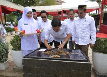 Gubernur Aceh, Muzakir Manaf, yang diwakili oleh Pelaksana Tugas Sekda Aceh, M. Nasir, meresmikan Instalasi Rehabilitasi Terpadu Kuta Malaka di Rumah Sakit Jiwa (RSJ) Aceh, Rabu, 16 April 2025. Peresmian itu sebagai langkah nyata dalam meningkatkan layanan kesehatan jiwa yang inklusif dan berkelanjutan di Aceh.