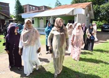 Ketua TP-PPK Aceh Besar Ny Rita Mayasari Muharram menghadiri Halal Bi Halal 1446 H HIMPAUDI Aceh Besar bersama Bunda PAUD Aceh Besar, Pengawas dan Penilik di TK SAIBAS Gampong Cot Raya Kecamatan Kuta Baro, Aceh Besar, Jumat, (18/4/2025). FOTO/MC ACEH BESAR