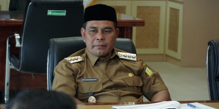 Bupati Aceh Besar H Muharram Idris Syech Muharram berdialog dengan pihak Sentra Darussaadah Perwakilan Aceh dalam rapat pembahasan Sekolah Rakyat di Ruang Kerja Bupati Aceh Besar Kota Jantho Senin 2142025 FOTO MC ACEH BESAR KETIKKABARcom Bupati Aceh Besar H Muharram Idris Syech Muharram berdialog dengan pihak Sentra Darussaadah Perwakilan Aceh dalam rapat pembahasan Sekolah Rakyat di Ruang Kerja Bupati Aceh Besar Kota Jantho Senin 2142025 FOTO MC ACEH BESAR